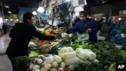 سـاڵانه‌ نزیکه‌ی 2.2 ملیۆن که‌س به‌ ئاو و خۆراکی پـیس ده‌مرن