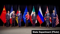 Para Menlu 6 negara kuat dunia mencapai persetujuan nuklir dengan Menlu Iran di Wina, Austria, 14 Juli 2016 (foto: dok).