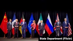 六大國在維也納7月14日達成核協議後合照。