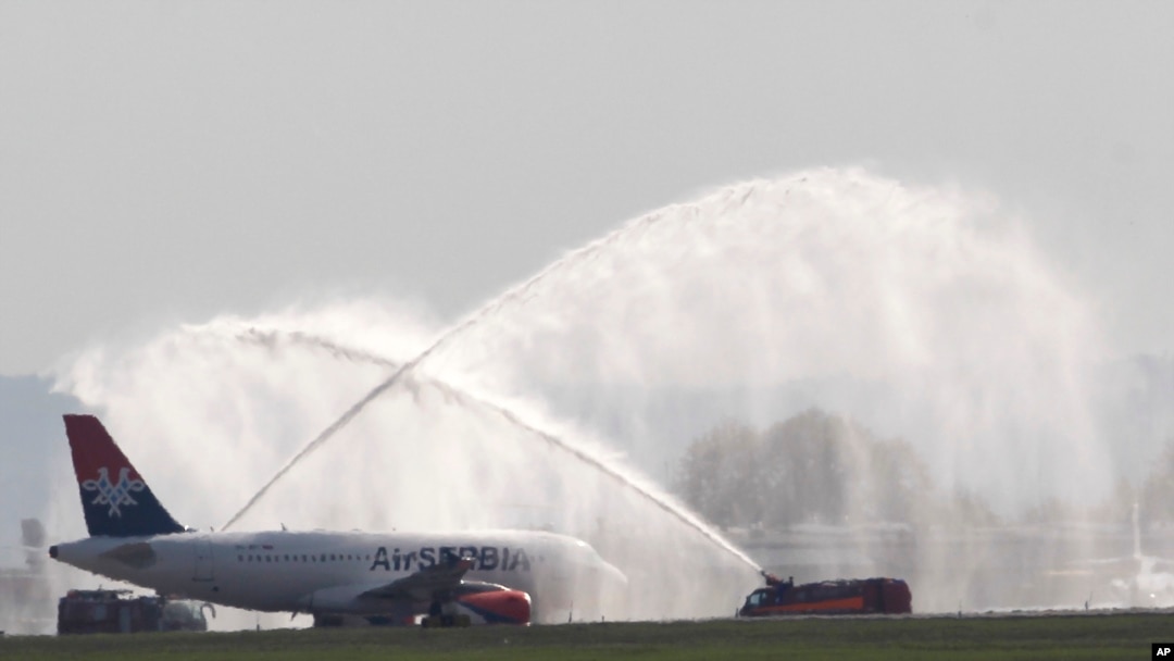 Arhiva - Avion Erbas A319-100 na svečanosti dobrodošlice na Aerodromu "Nikola Tesla" u Beogrdadu, 19. oktobra 2013.