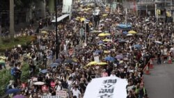 ပြင်းထန်တဲ့နေပူရှိန်အောက် ဟောင်ကောင် ဆန္ဒပြပွဲ
