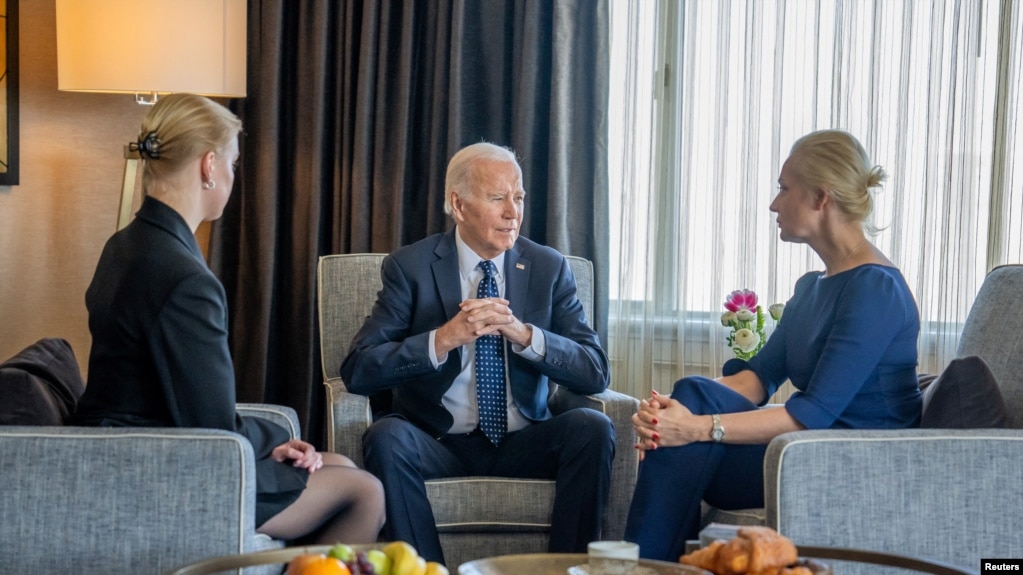 Presidenti Biden takohet me familjen e opozitarit Navalny