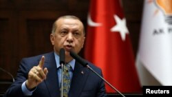 Turkish President Tayyip Erdogan addresses members of parliament from his ruling AK Party (AKP) during a meeting at the Turkish parliament in Ankara, Turkey, Oct. 23, 2018. (REUTERS/Tumay Berkin)