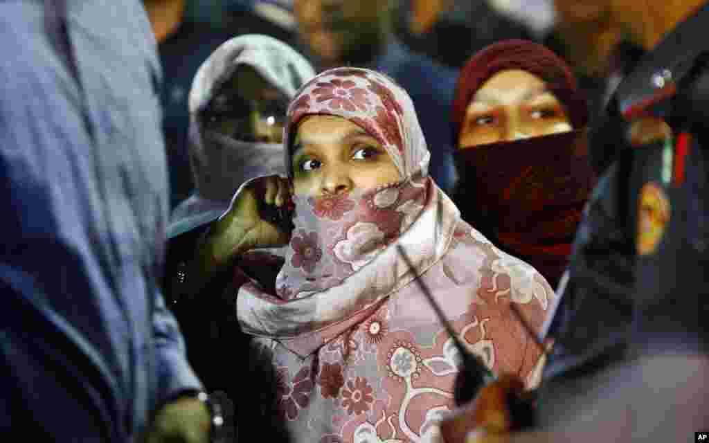 Family members of Abdul Quader Mollah wait to meet him at the Central Jail in Dhaka after a court cleared the way for his execution, Dec. 12, 2013.