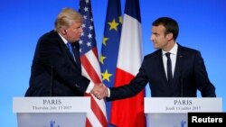Le président américain Donald Trump et son homologue français, Emmanuel Macron, lors d’une conférence de presse à Paris, France, 13 juillet 2017.