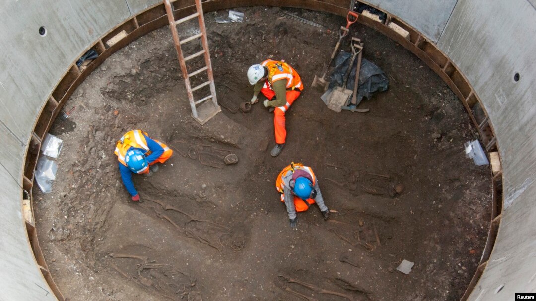 Las excavaciones avanzan en procura de hallar más restos. Según los expertos, el cementerio es de una gran extensión. 