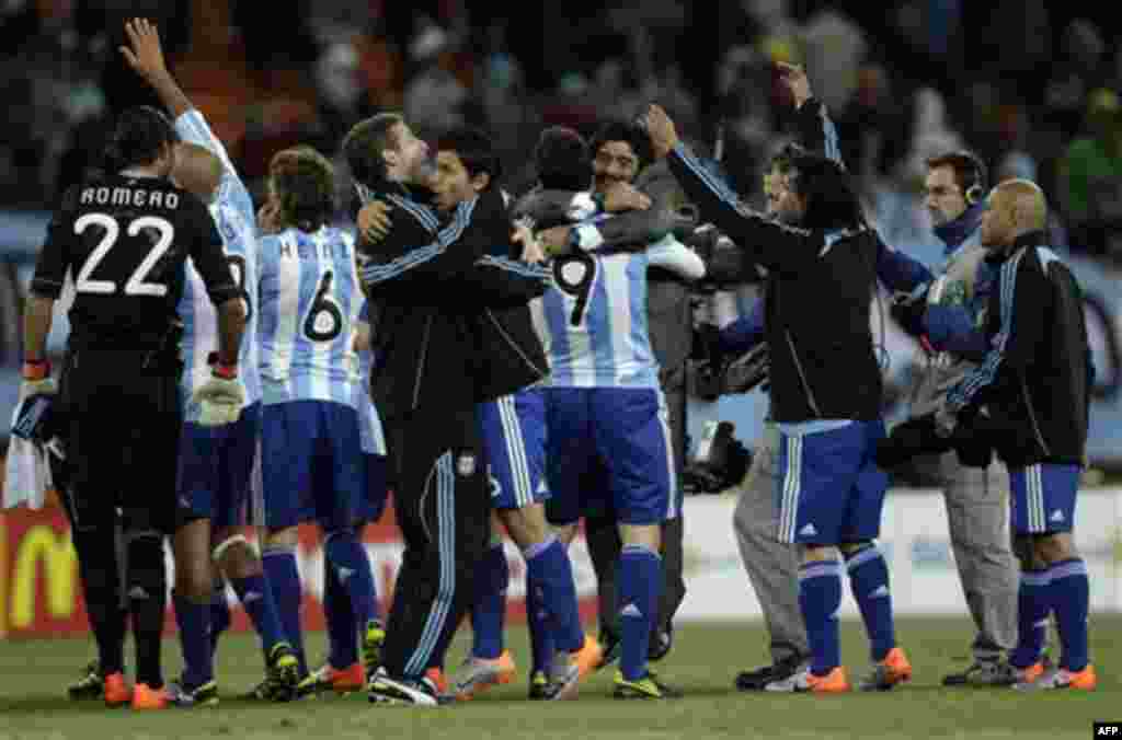 Argentine players and coach Diego Maradona celebrate their 3-1 win after the World Cup round of 16 soccer match between Argentina and Mexico at Soccer City in Johannesburg, South Africa, Sunday, June 27, 2010. (AP Photo/Guillermo Arias)