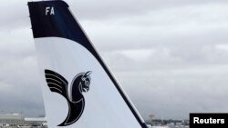 Logo IranAir pada pesawat Airbus A321 di Colomiers, dekat Toulouse, Perancis (11/1). (Reuters/Regis Duvignau)