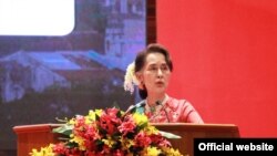 Aung San Suu Kyi at the Invest Myanmar Summit on Monday 