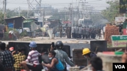Protesters and police face off in Mandalay, a city in Myanmar, March 3, 2021. (Htet Aung Khant/VOA Burmese)
