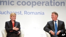 Croatian President Kolinda Grabar-Kitarovic (L) talks to Romanian counterpart Klaus Iohannis at the opening of the Three Seas Initiative Business Forum in Bucharest, Romania, Sept. 17, 2018.