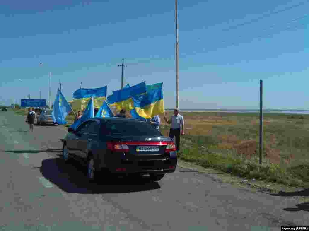 Виборці з Криму приїхали до Новоалексіївки, Херсонська область.