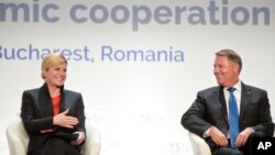 Croatian President Kolinda Grabar-Kitarovic (L) talks to Romanian counterpart Klaus Iohannis at the opening of the Three Seas Initiative Business Forum in Bucharest, Romania, Sept. 17, 2018.