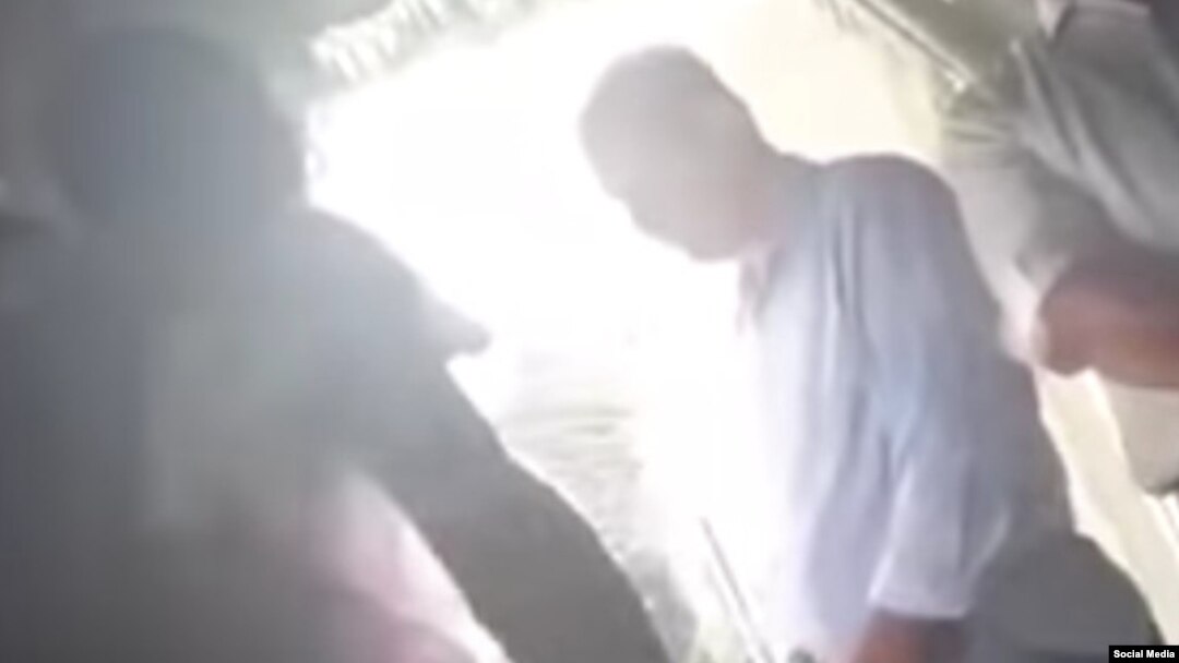 Mushtumzo'r hokim aks videodan olingan surat