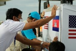 500,000 doses of a total of one million doses of Johnson & Johnson Covid-19 vaccine, donated by the United States through COVAX, are being delivered to Cambodia on July 30, 2021, at the Phnom Penh International Airport, Cambodia. (Hean Socheata/VOA Khmer)