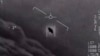 Snimak neidentifikovanog letećeg objekta koji je objavio Pentagon 28. aprila 2020. godine (Foto: AFP/US DEPARTMENT OF DEFENSE/HANDOUT)