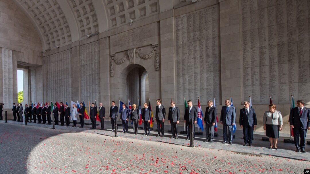 Para pemimpin Eropa menghadiri upacara 100 tahun Perang Dunia I di Ypres, Belgia, Kamis (26/6).
