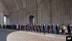 Para pemimpin Eropa menghadiri upacara 100 tahun Perang Dunia I di Ypres, Belgia, Kamis (26/6).