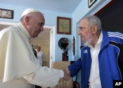 Pope Francis and Cuba's Fidel Castro shakes hands, in Havana, Cuba, Sept. 20, 2015.