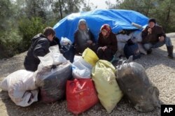 مهاجران سوری در گذرگاه مرزی باب السلام با ترکیه