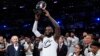 LeBron James entre un peu plus dans l'histoire en NBA