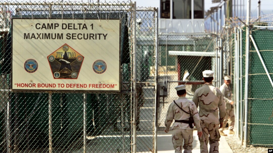 Binh sĩ Mỹ tại nhà tù ở Vịnh Guantanamo.