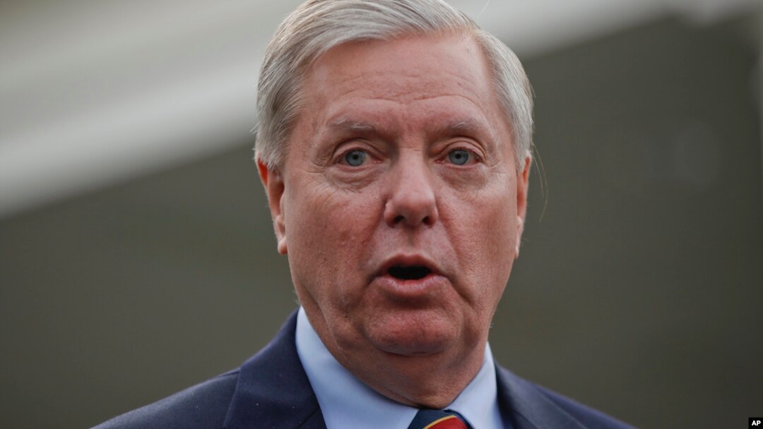 Senator Lindsey Graham mendesak Trump agar membuka pemerintahan. 
