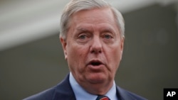 Senator Lindsey Graham mendesak Trump agar membuka pemerintahan. 