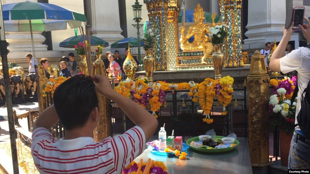 Hình chụp ở khu vực đền Erawan, người Việt gọi là phật 4 mặt.