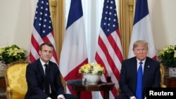 Presiden AS Donald Trump dan Presiden Perancis Emmanuel Macron di Watford, London, Inggris, 3 Desember 2019. (REUTERS/Kevin Lamarque)