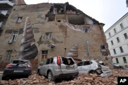 Automobili uništeni u centru Zagreba nakon snažnog zemljotresa, 22. marta 2020.