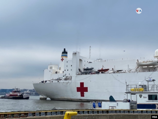 Barco hospital USNS Comfort llega a Nueva York. [Foto: Celia Mendoza]