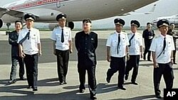 5일 평양항공역사업 현지지도하는 김정은 제1위원장. (조선중앙 TV 화면)