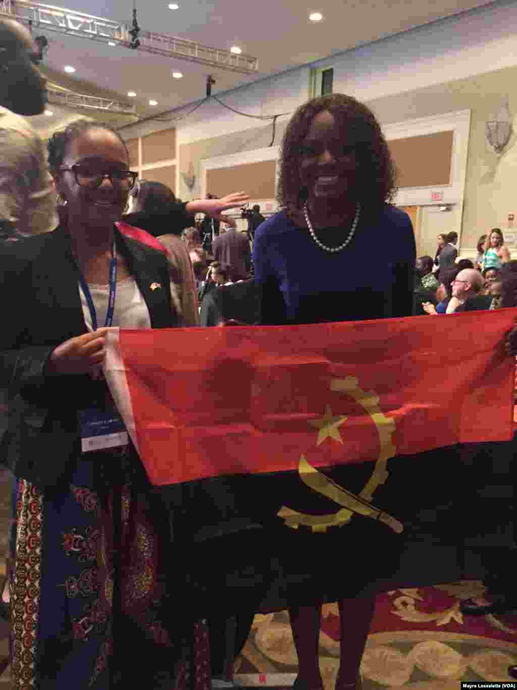 Ângela Sá e Eldine Chilembo, participantes de Angola no Yali 2015