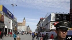 จีนโทษผู้สื่อข่าวต่างประเทศว่าเป็นต้นเหตุทำให้มีการปะทะกันระหว่างผู้ประท้วงและตำรวจทั้งในและนอกเครื่องแบบ