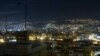 Beirut menderita pemadaman listrik setiap hari, namun situasi sering lebih buruk di tempat-tempat yang jauh dari perkotaan di Lebanon. (VOA/J. Owens)