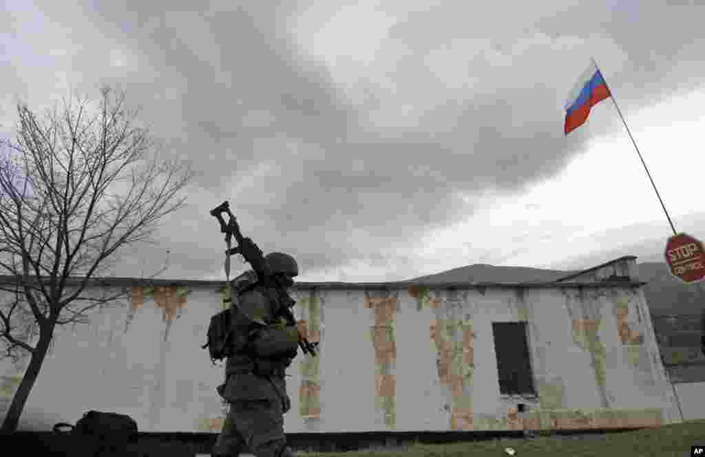 A Russian soldier marches as he and comrades block the Ukrainian infantry base in Perevalne, Ukraine, March 4, 2014. 