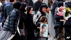 Mourners arrive for a burial service of a victim from the March 15 mosque shootings at the Memorial Park Cemetery in Christchurch, New Zealand, Thursday, March 21, 2019. (AP Photo/Vincent Thian)