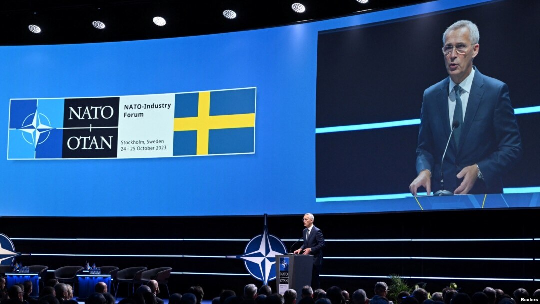 Generalni sekretar NATO-a Jens Stoltenberg govori tokom NATO-industrijskog foruma u Stokholmu, Švedska, 25. oktobra 2023.