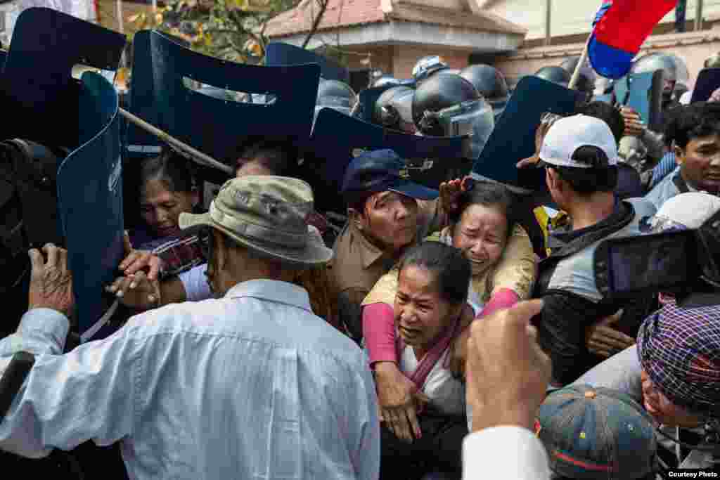 Jan. 27, 2014 - Phnom Penh, Cambodia. Radio station owner, Mom Sonando (not pictured) and his supporters clash with riot police during a demonstration demanding the government expand his radio&#39;s reach and allow him to open a TV station. &copy; Nicolas Axelrod / Ruom