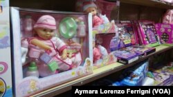 En las tiendas de Venezuela no se consiguen los juguetes de moda.