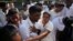 Enterrement d'une victime des attentats-suicides dans un cimetière près de l'église Saint-Sébastien à Negombo, au Sri Lanka, le 23 avril 2019.