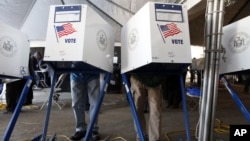 6일 미국 뉴욕주에서 투표하는 유권자들. (자료사진)