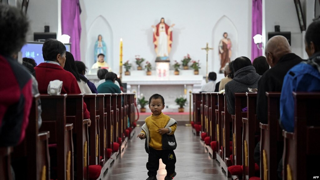 北京郊区一个天主教教堂举行复活节弥撒。（法新社2021年4月3日）(photo:VOA)