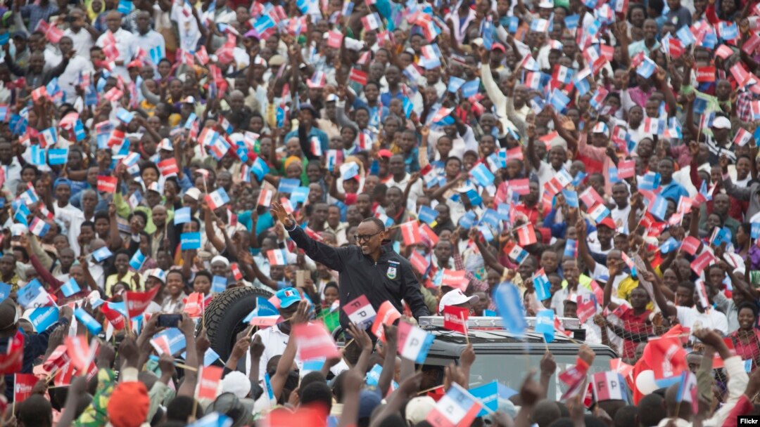 Umukandida Paul Kagame ubwo yiyamamarizaga mu karere ka Muhanga