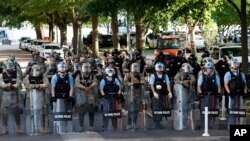 Miembros de la Guardia Nacional y otras agencias durante las protestas frente a la Casa Blanca el 2 de junio de 2020.