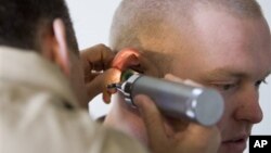 Menurut Lawrence Lustig, dokter THT di Universitas California, San Fransisco, terapi gen berpotensi menyembuhkan berbagai bentuk gangguan pendengaran (foto: Dok.). 