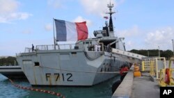 Fransız donanmasına ait Courbet fırkateyni, Doğu Akdeniz'de Avrasya Shipping'e ait Çirkin kargo gemisini denetlemek istemişti. 