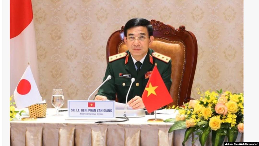 Bộ trưởng Quốc phòng Việt Nam Phan Văn Giang họp trực tuyến với Bộ trưởng Quốc phòng Nhật Bản Kishi Nobuo vào ngày 3/6/2021.