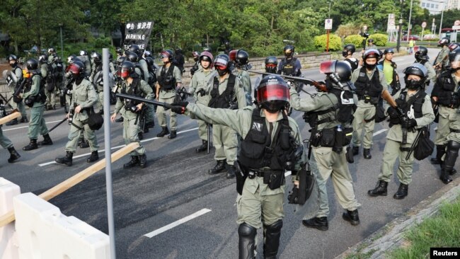香港防暴警察在大埔区巡逻。（2019年10月13日）